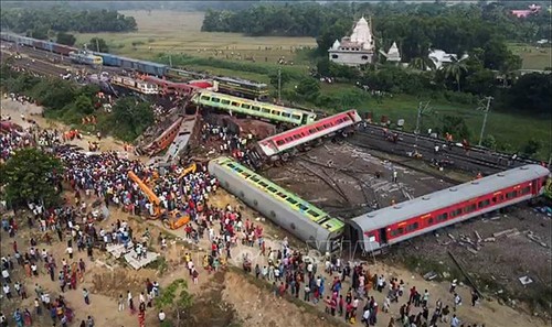 Catastrophe ferroviaire en Inde: la cause liée au système de signalisation électronique - ảnh 1