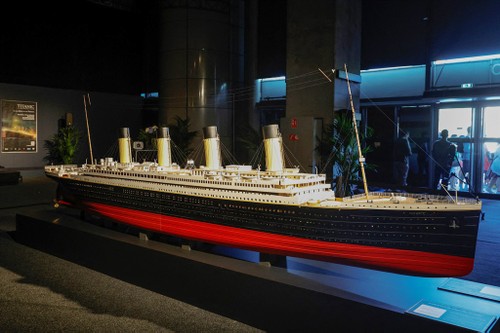 Paris accueille une exposition sur le célèbre Titanic - ảnh 1