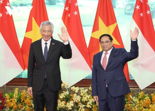 Lee Hsien Loong au Vietnam pour redynamiser le partenariat bilatéral  - ảnh 1