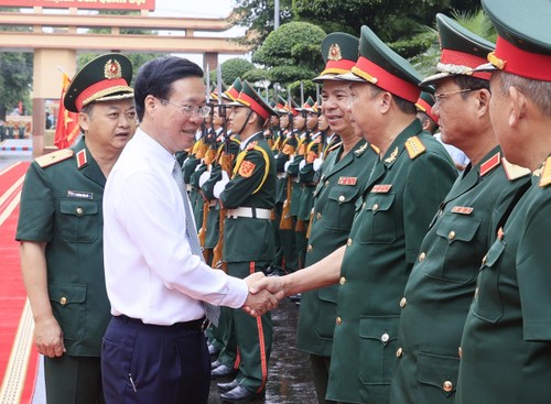 Gia Lai: Vo Van Thuong rend visite au Corps de troupes numéro 15 - ảnh 1