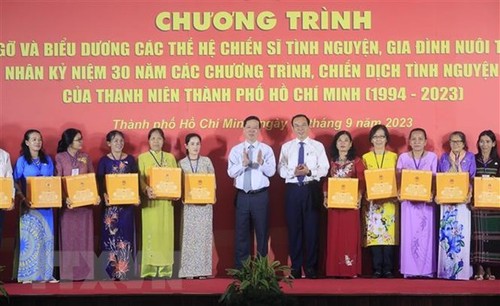 Vo Van Thuong rencontre des bénévoles de Hô Chi Minh-ville - ảnh 1