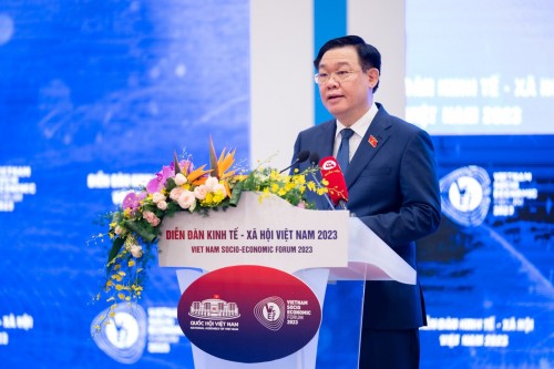 Vuong Dinh Huê préside le Forum socioéconomique du Vietnam 2023 - ảnh 2