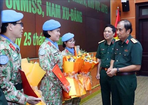 Trois officiers vietnamiens partent en mission à Abiyé et au Soudan du Sud - ảnh 1