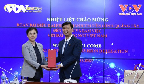 Renforcer la coopération entre la VOV et la Radio-Télévision du Guangxi - ảnh 2
