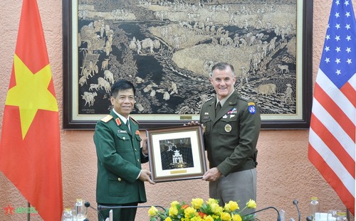 La coopération vietnamo-américaine sur la défense obtient des résultats positifs - ảnh 1