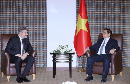 Pham Minh Chinh rencontre le président de la Grande Assemblée nationale de Turquie et des hommes d’affaires turcs lors de sa visite officielle - ảnh 2