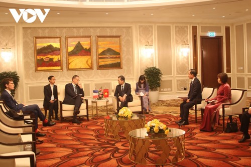 Nguyên Van Quang rencontre des ambassadeurs du Cambodge, du Laos et de la France - ảnh 3