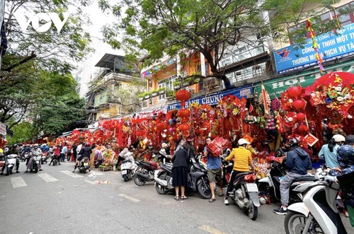 Marché Dô: Un paradis d’articles de décoration pour le Têt à Hai Phong - ảnh 1