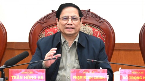 Pham Minh Chinh préside une conférence sur la construction de la ligne de 500 kV - ảnh 1