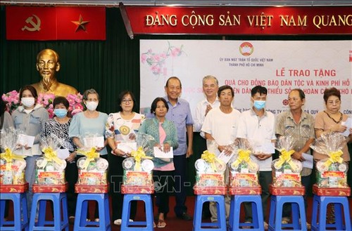 Hô Chi Minh-ville: Distribution de cadeaux aux minorités ethniques en difficulté - ảnh 1