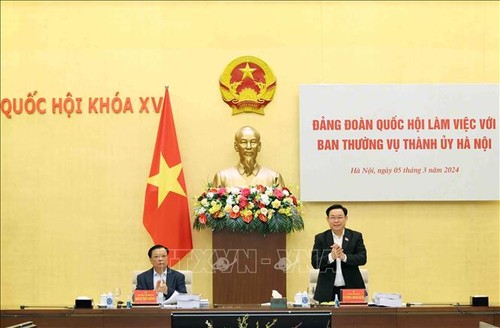 Vuong Dinh Huê préside une réunion sur l’élaboration d’un plan directeur pour Hanoï jusqu’en 2045 - ảnh 1