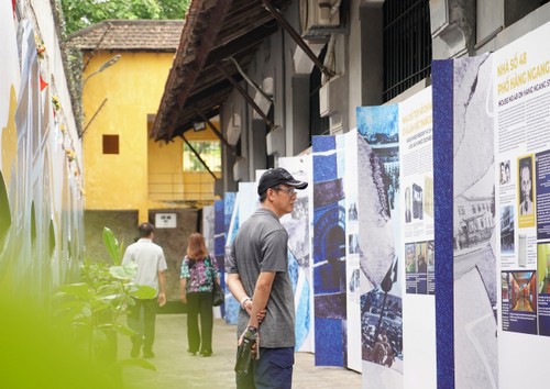 “Un aperçu du patrimoine“: 25 reliques exposées à la prison de Hoa Lo - ảnh 1