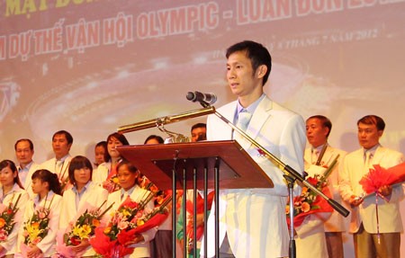 คณะนักกีฬาเวียดนามออกเดินทางไปเข้าร่วมงานมหกรรมกีฬาโอลิมปิกลอนดอน 2012 - ảnh 1