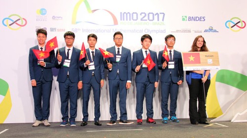 เวียดนามคว้า 4 เหรียญทอง อยู่อันดับ 3 ในการแข่งขันคณิตศาสตร์โอลิมปิกประจำปี 2017 - ảnh 1
