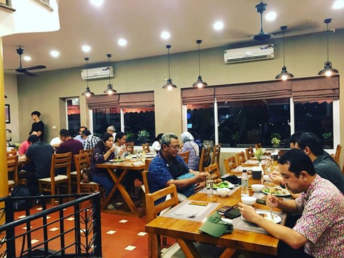 ร้านอาหารปัตตาเวีย เชื่อมโยงวัฒนธรรมเวียดนาม – อินโดนีเซีย - ảnh 1
