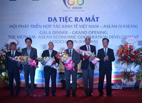 เปิดตัวสมาคมพัฒนาความร่วมมือเศรษฐกิจเวียดนาม – อาเซียนหรือ VASEAN - ảnh 1