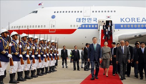 ประธานาธิบดีสาธารณรัฐเกาหลีเยือนกัมพูชาอย่างเป็นทางการ - ảnh 1