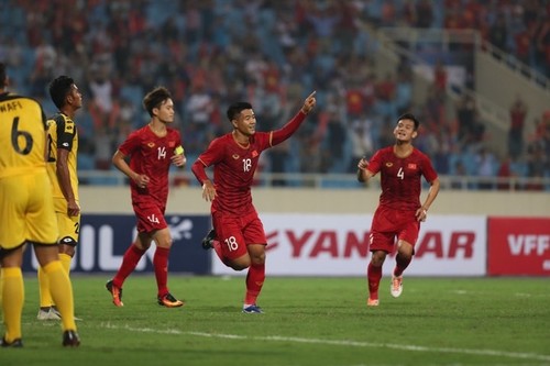 เวียดนามชนะบรูไนในการแข่งขันฟุตบอลชายชิงแชมป์เอเชียยู 23  อยู่อันดับหนึ่งในกลุ่มเค - ảnh 1