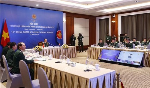 เวียดนามให้คำมั่นเข้าร่วมอย่างมีความรับผิดชอบในความร่วมมือด้านกลาโหมและทหารอาเซียน - ảnh 1