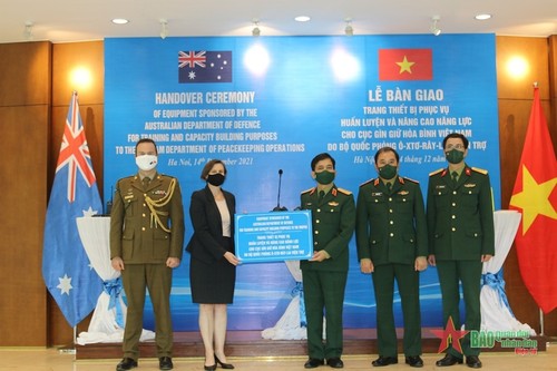 ออสเตรเลียสนับสนุนอุปกรณ์ให้แก่เวียดนามเพื่อเพิ่มทักษะความสามารถในการรักษาสันติภาพของสหประชาชาติ - ảnh 1