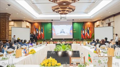 การประชุมรัฐมนตรี ACMECS ครั้งที่ 5 และการประชุมรัฐมนตรีการท่องเที่ยว CLMV ครั้งที่ 6 เปิดขึ้น ณ ประเทศกัมพูชา - ảnh 1