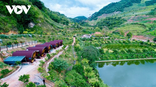 สถานที่ท่องเที่ยวต่างๆ ในจังหวัดเซินลาดึงดูดนักท่องเที่ยวในช่วงตรุษเต๊ตปีแมว 2023 - ảnh 1