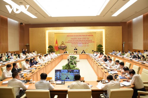 นายกรัฐมนตรี ฝ่ามมิงชิ้ง เป็นประธานในการประชุมครั้งที่ 4 คณะกรรมการชี้นำการปฏิรูประเบียบราชการของรัฐบาล - ảnh 1