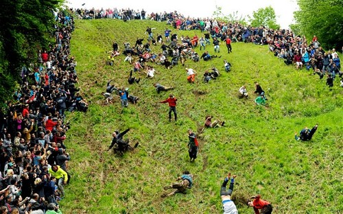 Cheese rolling race of England - ảnh 1