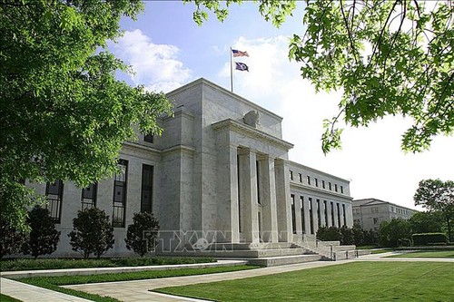US President asks FED to cut rates “faster and bigger” - ảnh 1