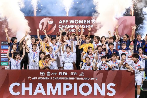 Vietnam triumphs at ASEAN Women’s Football Championship 2019 - ảnh 1