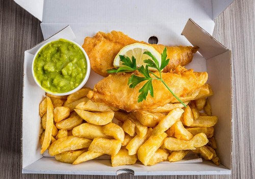 Fish and chips, the most English dish of all - ảnh 1