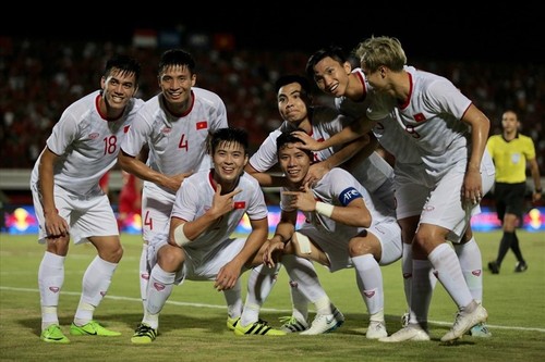 Vietnam’s football team climbs 2 notches on FIFA ladder - ảnh 1