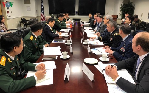 Vietnam, US discuss defense policies - ảnh 1