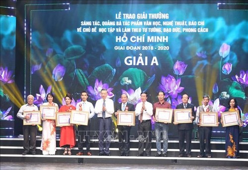 200 works on following President Ho Chi Minh morality honored - ảnh 1