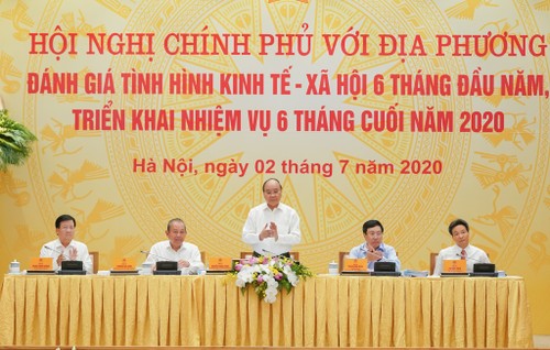 Prime Minister calls for stronger determination to recover economy  - ảnh 1