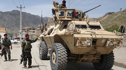 Car bomb kills 17 in Afghanistan ahead of ceasefire  - ảnh 1
