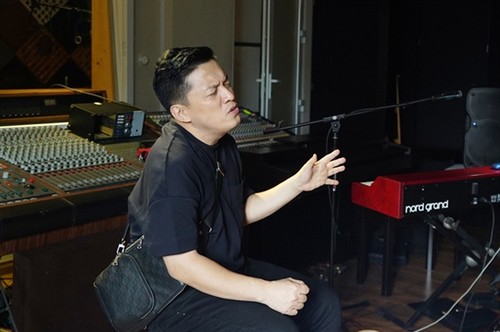 Lam Truong’s online concert highlights famous songs in late 90s - ảnh 1