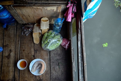 Life on Hanoi's floating guesthouse - ảnh 9