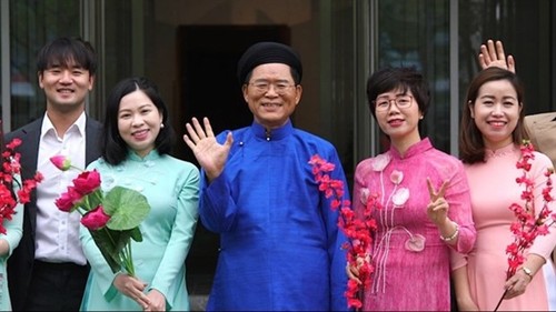 RoK diplomats sing Vietnamese song to celebrate New Year - ảnh 1