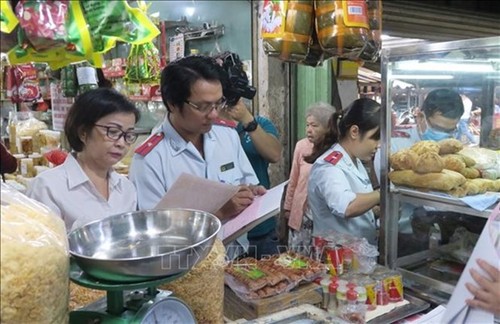Food safety requested during Tet festival - ảnh 1