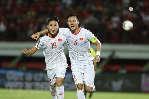 National men’s football team remains in FIFA top 100 - ảnh 1