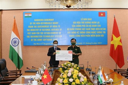 Vietnam's Defense Ministry receives 5 million USD in aid from India - ảnh 1