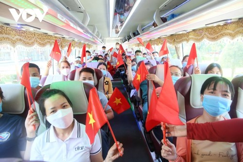 13,000 healthcare workers join COVID-19 fight in the south - ảnh 1