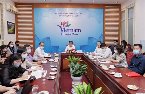 Tourism sector seeks to welcome back international visitors - ảnh 1