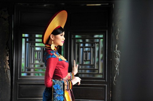 Quốc phục của Diễm Hương mang tới Miss Universe được mạ vàng  - ảnh 5