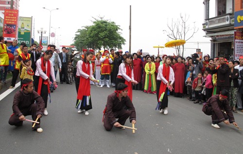 Tưng bừng Lễ hội Văn hoá dân gian đường phố năm 2013 - ảnh 6