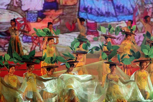 Chủ tịch nước Trương Tấn Sang dự khai mạc Lễ hội Đền Hùng 2013 - ảnh 6