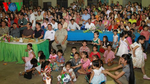 Tưng bừng lễ hội trăng rằm trên đất Lào  - ảnh 1