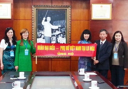 Người Việt Nam tại Cộng Hòa Séc và Liên Bang Nga trao tặng tiền cho đồng bào tỉnh Quảng Bình - ảnh 4