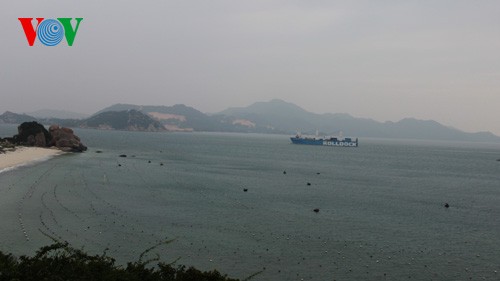 Tàu ngầm lớp Kilo Hà Nội vào vịnh Cam Ranh  - ảnh 2